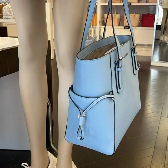 MICHAEL KORS Voyager Large Saffiano Leather EW Tote Shoulder Bag
LIGHT SKY
NWT - Picture 10 of 16
